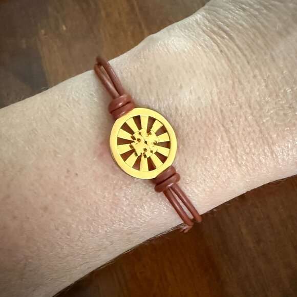 Tory Burch Miller Adjustable Brown Leather Bracelet Gold Sunburst Logo Charm - Picture 4 of 8